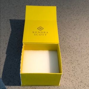 Kendra Scott Jewelry Gift Box